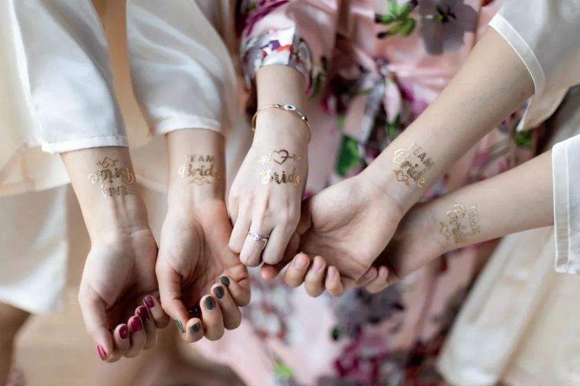 十月份女生参加婚礼穿什么