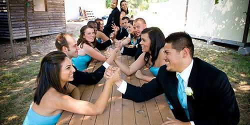 做伴郎说的四句顺口溜 婚礼当天结婚伴郎敬酒顺口溜