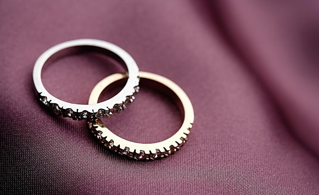 求婚戒指和结婚戒指有哪些区别 订婚戒指与结婚戒指哪些区别