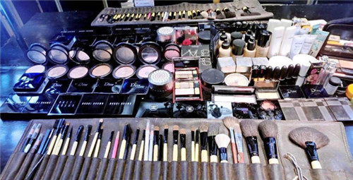 化妆师发朋友圈的短语