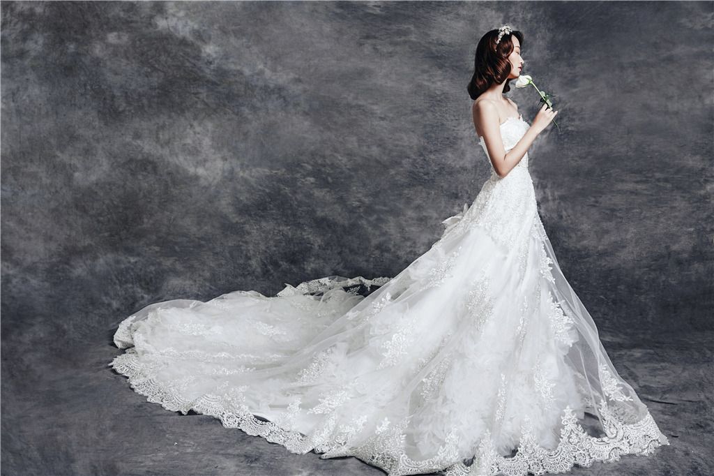 女生订婚穿什么衣服