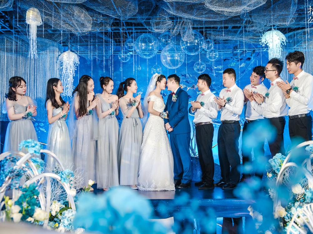 伴郎伴娘在婚礼上做什么