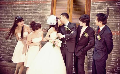 伴郎伴娘在婚礼上做什么