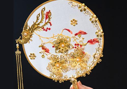 团扇和手捧花要哪个