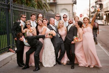 女生参加朋友婚礼穿什么衣服