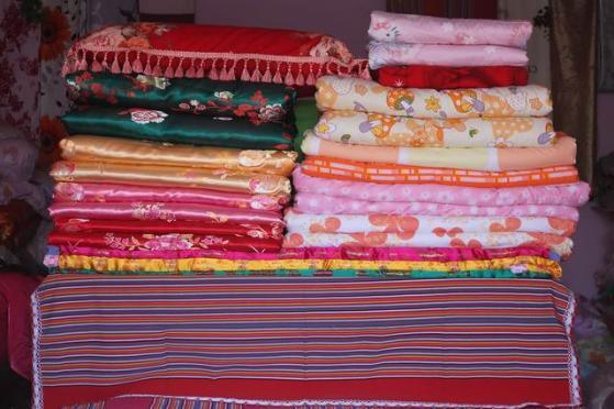 被子收纳折叠方法 结婚被子怎么套又快又好