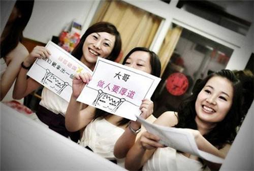 冬天参加婚礼女士穿什么好