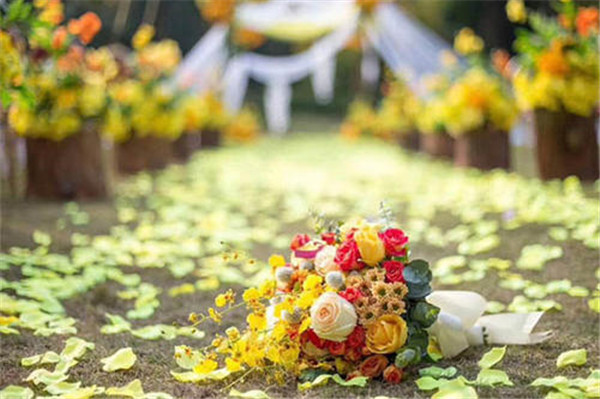 第一次相亲见面应该聊什么 第一次相亲见面该聊些什么