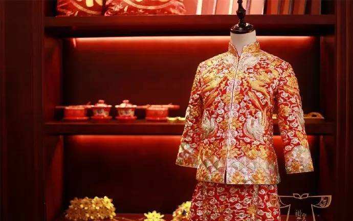中式婚礼敬酒服穿什么