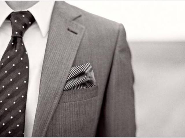 订婚男方穿什么衣服好 订婚男生要穿什么衣服