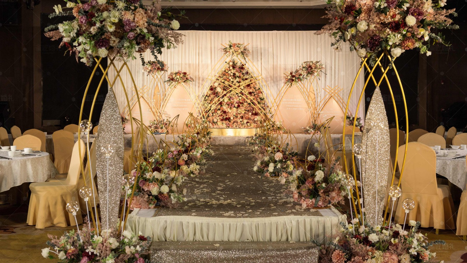 深圳金色主题婚礼现场策划细节 深圳金色主题婚礼现场布置攻略
