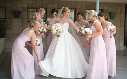 结婚女方朋友是去男方吃饭吗 结婚女方朋友要去参加吗