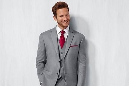 新郎婚礼服装怎么穿 结婚新郎搭配