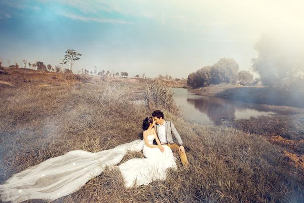 订婚当天女方穿衣颜色 订婚女方穿衣有讲究吗