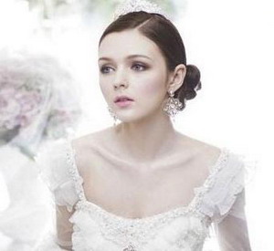 高贵新娘的妆容和造型