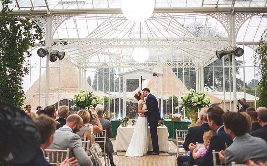 婚礼上适合侄女唱的歌 侄女适合在舅舅婚礼上唱的歌