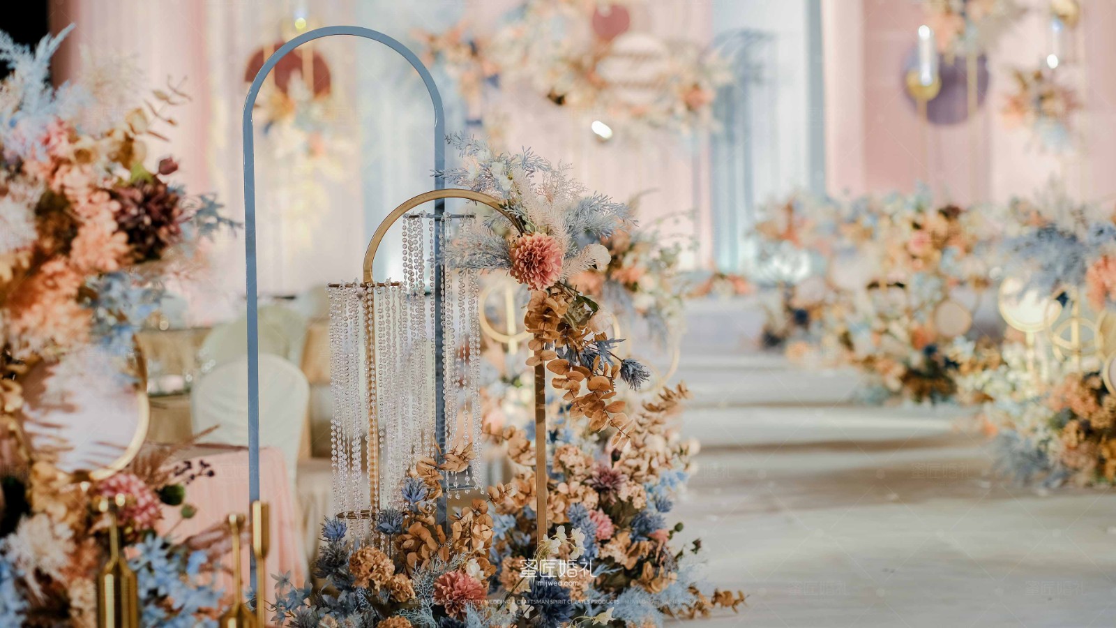 婚礼主色调什么颜色好看 婚礼现场布置合适的色彩