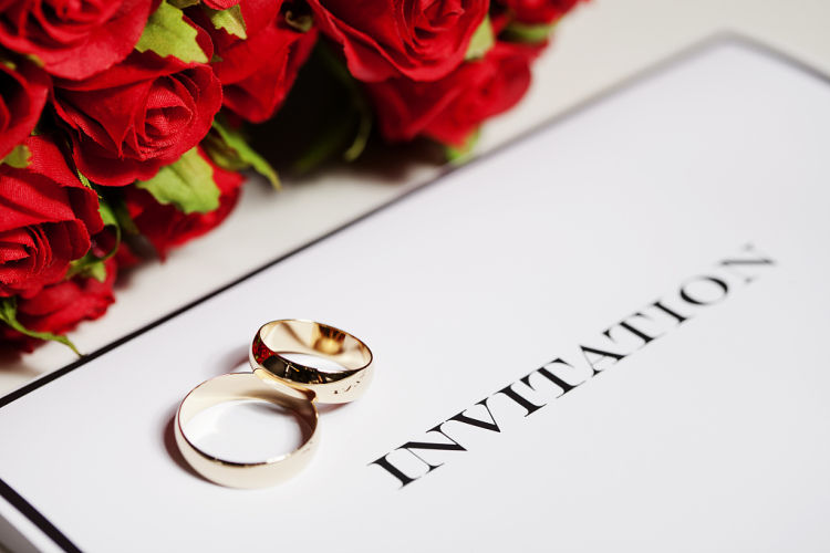 婚礼邀请函电子版怎么写 微信结婚请帖怎么写邀请函