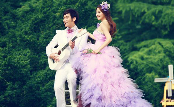 拍婚纱照不会笑怎么办 拍婚纱照怎么笑好看