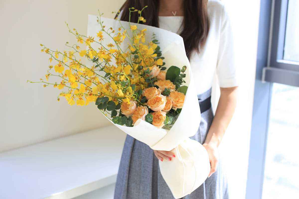 接了手捧花后怎么发朋友圈