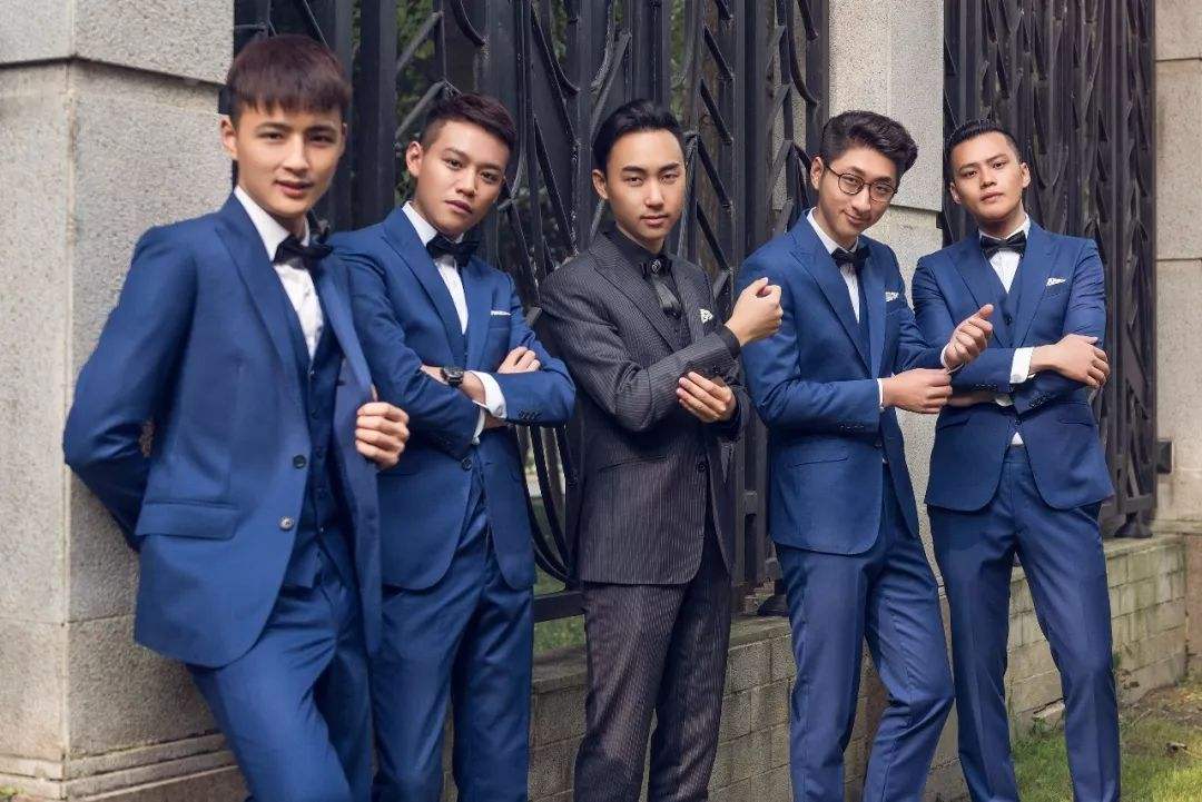 新郎结婚穿什么颜色的衣服