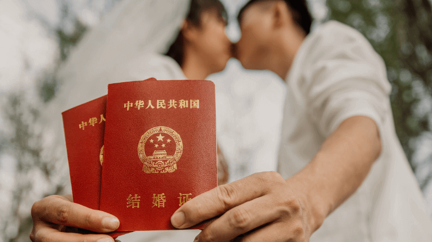 新的婚姻法关于年龄规定 新政策18岁能领结婚证?