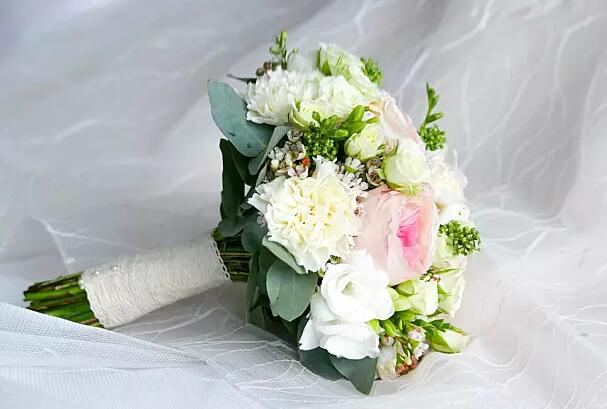 第一次晒女朋友照片配句 第一次晒女朋友句子