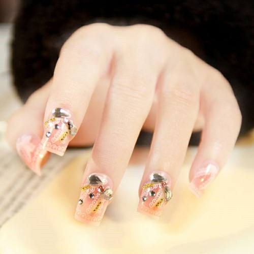 拍婚纱适合的指甲款式 适合婚纱照的美甲图案