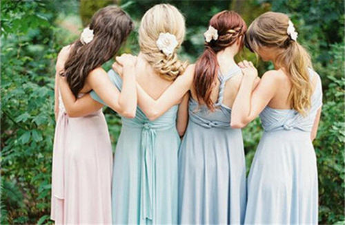 伴娘团一般几个人