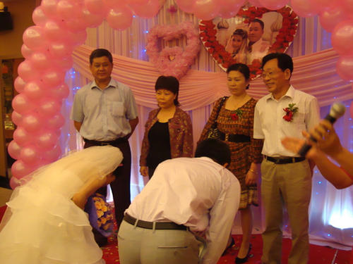 女儿婚礼妈妈穿的服装推荐