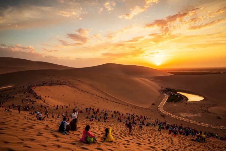 沙漠婚纱旅拍 沙漠婚纱照价格