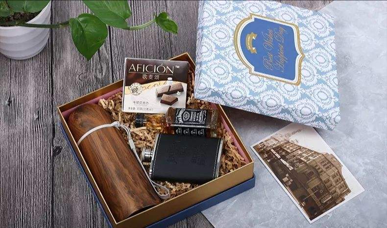 结婚送伴郎团什么礼物