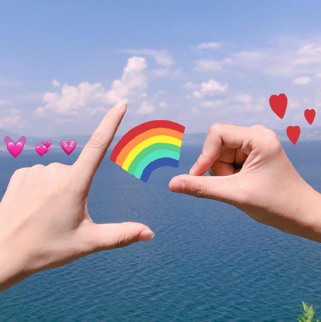 情侣照片配一句话简单