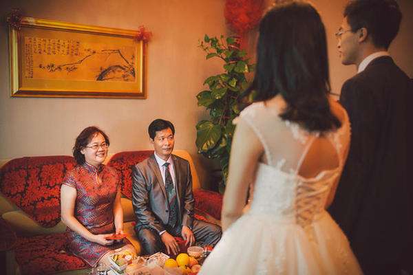 婚礼喜婆婆的衣服搭配