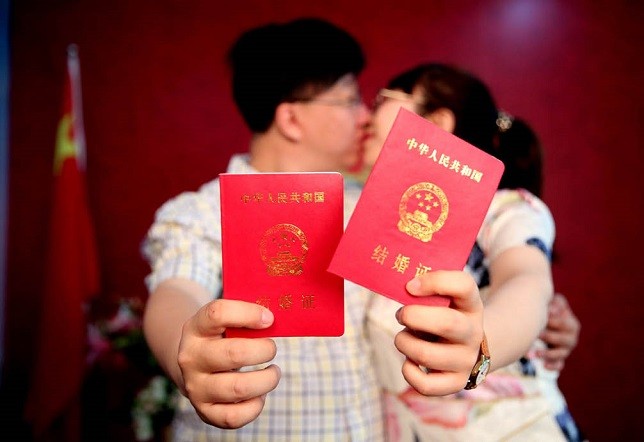 结婚纪念日按阴历还是阳历 结婚纪念日按阳历好还是阴历好