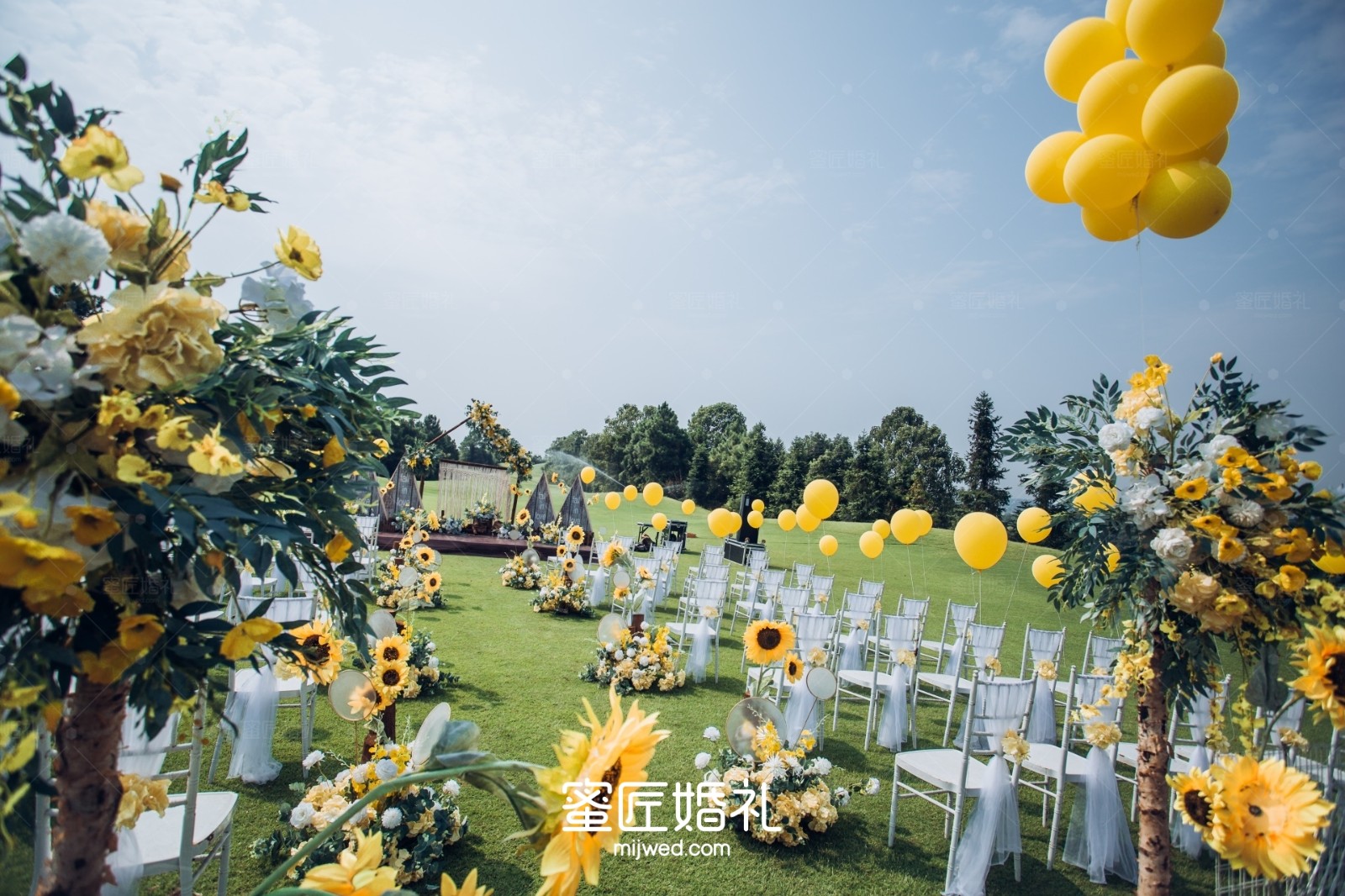 求好看的草坪婚礼现场布置