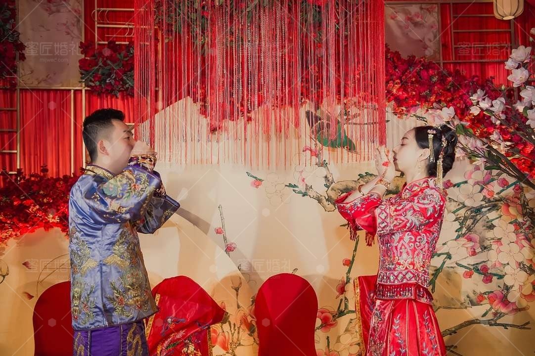 时尚中式婚礼现场布置图片