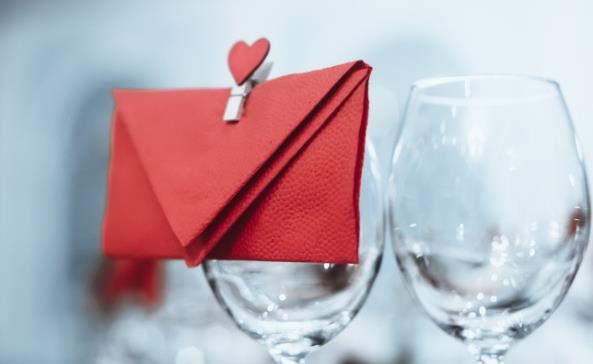 结婚写在红包上的贺词 恭喜结婚的红包祝福语怎么写