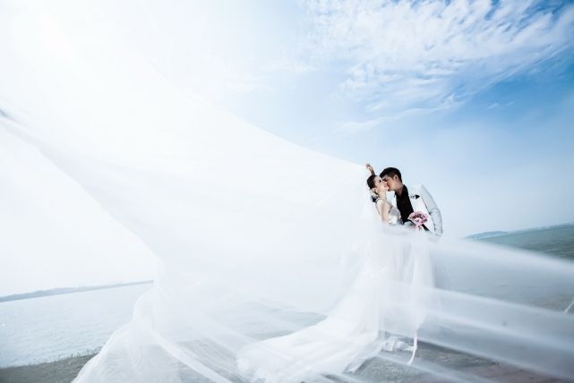 公布婚纱照的朋友圈 公布婚纱照的朋友圈文艺