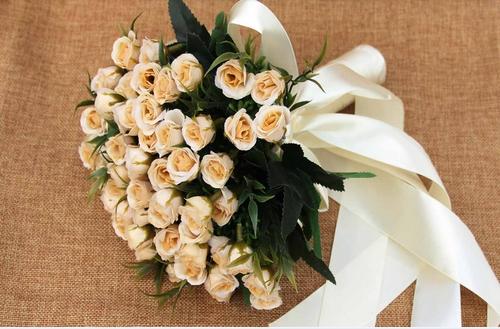 手捧花怎样保鲜时间长点 买来的捧花怎么保鲜