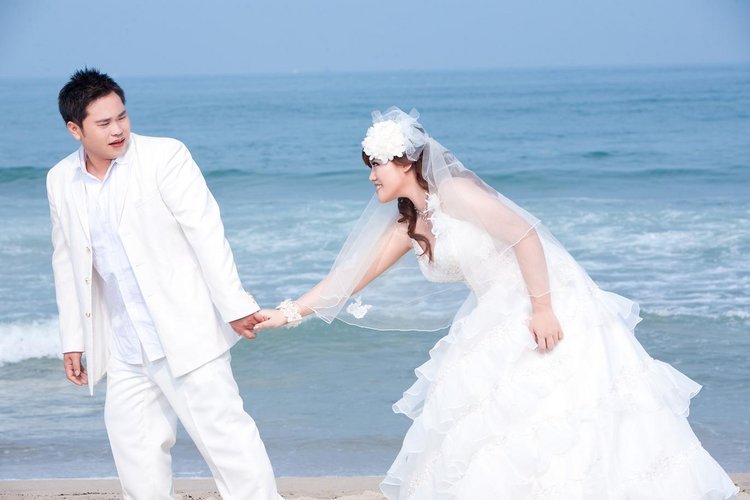 2020年晒婚纱照说说搞笑