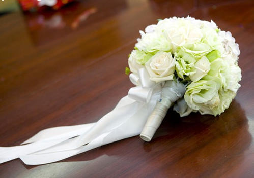 接到手捧花的朋友圈说说