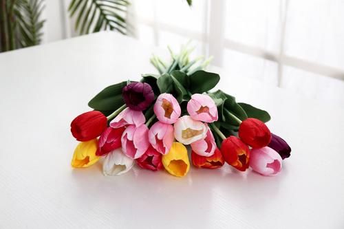 拿到手捧花上台讲话 接到手捧花该说些什么合适