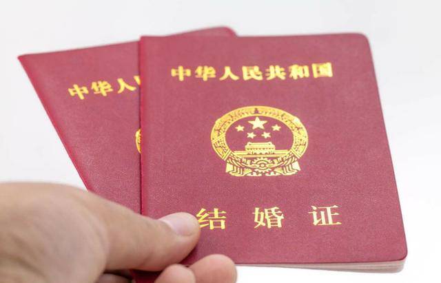 如何幽默的宣布领证 搞笑朋友圈宣布领证