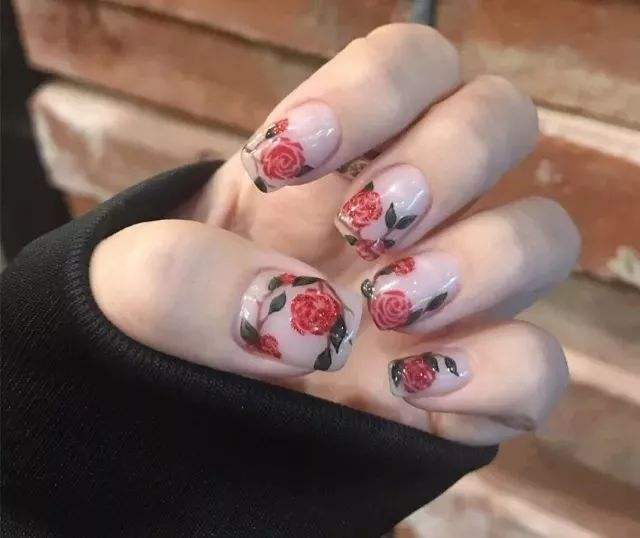 做指甲的幽默说说 晒美甲适合发朋友圈的句子