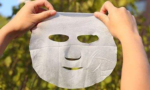早上起床敷面膜的说说 早上敷面膜的说说心情