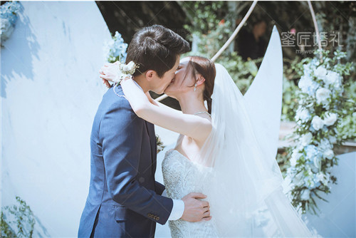 四十岁怎么搞好夫妻关系 四十岁后怎么经营婚姻