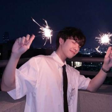 跟男朋友一起跨年的说说 跨年夜和男朋友的说说