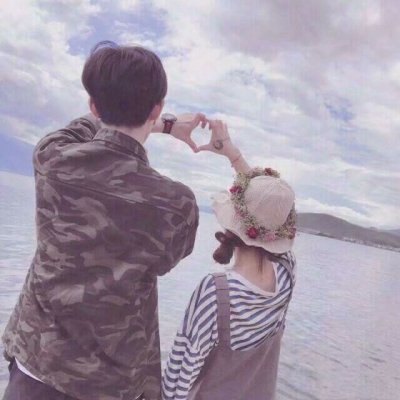 适合情侣同时发的朋友圈文字