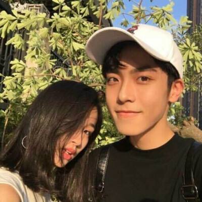 情侣第一天怎么发朋友圈 在一起第一天怎么发朋友圈